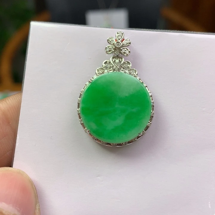 翡翠18K金镶嵌颈饰