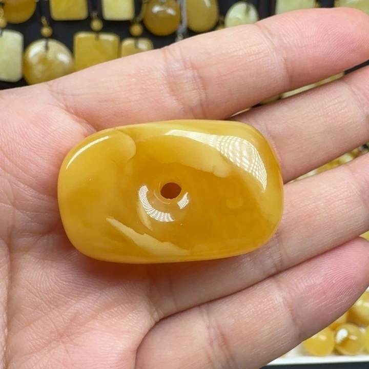 蜜蜡未镶嵌珠宝奇石