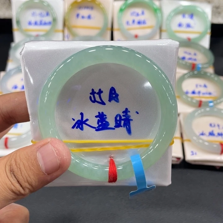 翡翠手镯未镶嵌缅甸翡翠