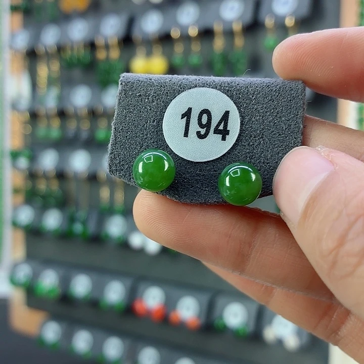 和田玉18K金镶嵌耳饰