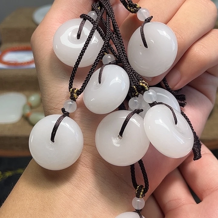 石英质玉未镶嵌颈饰