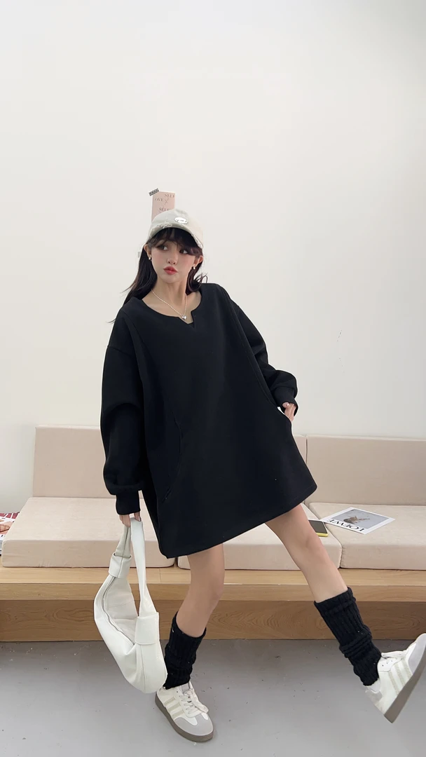 2025新春款小V设计款兜兜显瘦遮肉中长款设计师慵懒欧韩风卫衣