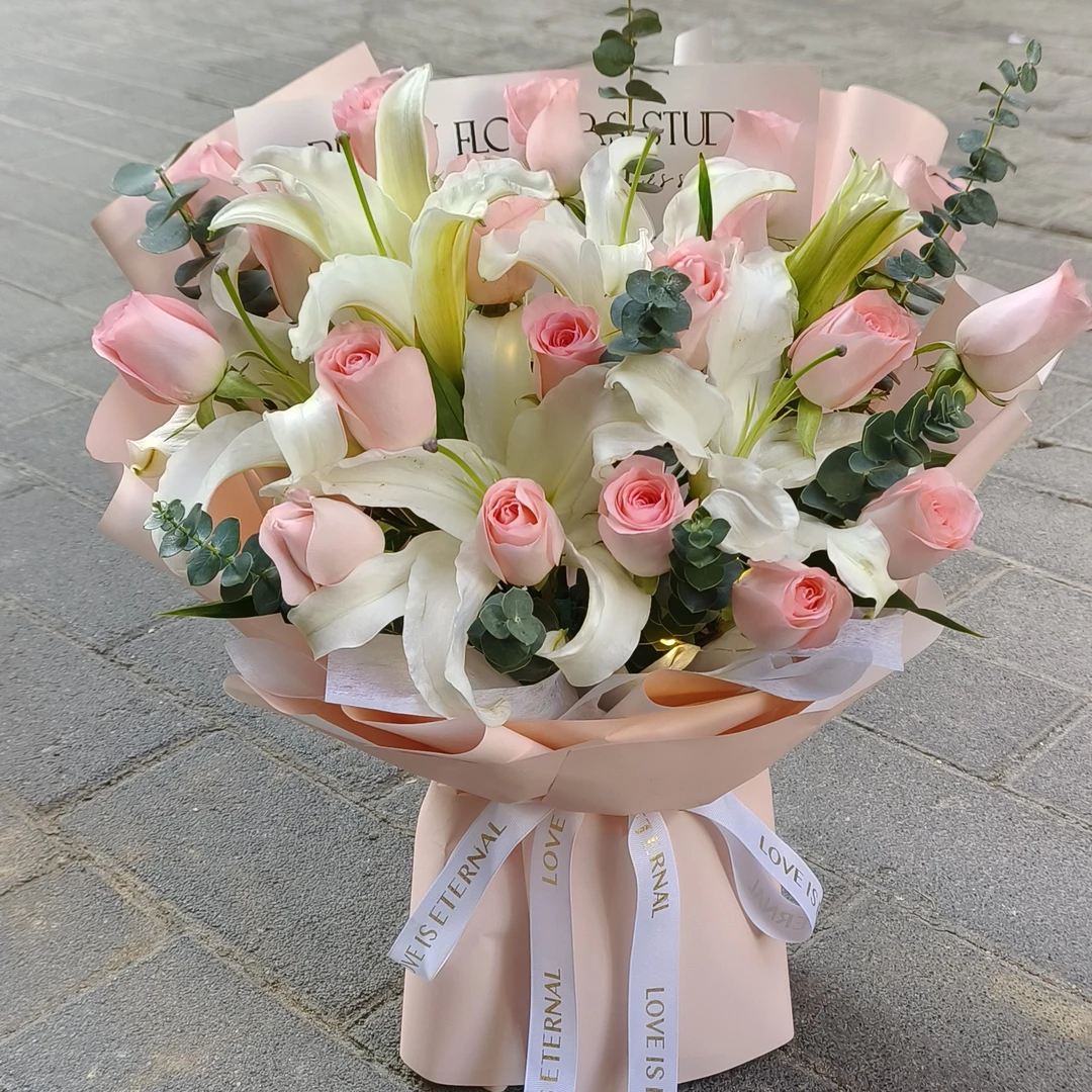 19朵粉玫瑰2支百合鲜花花束生日礼物探望病人同城配送