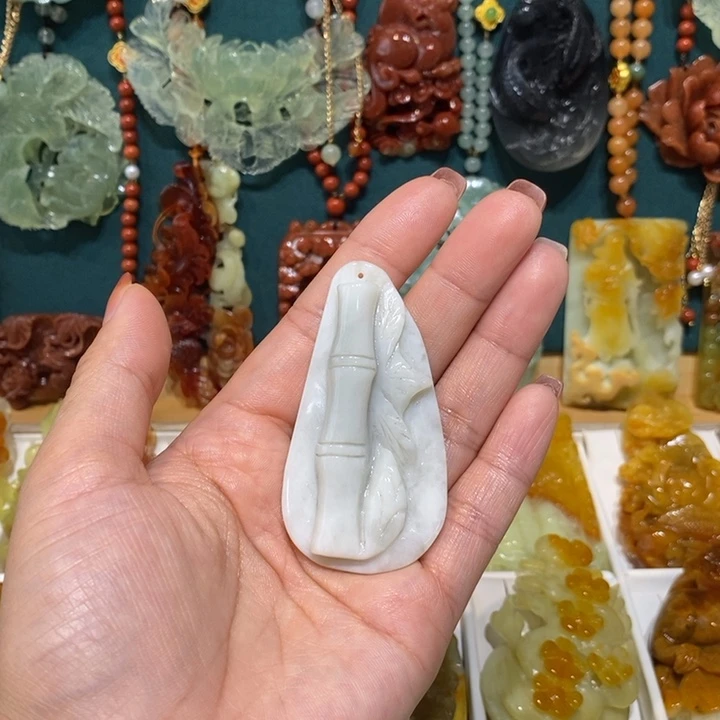蛇纹石玉未镶嵌颈饰