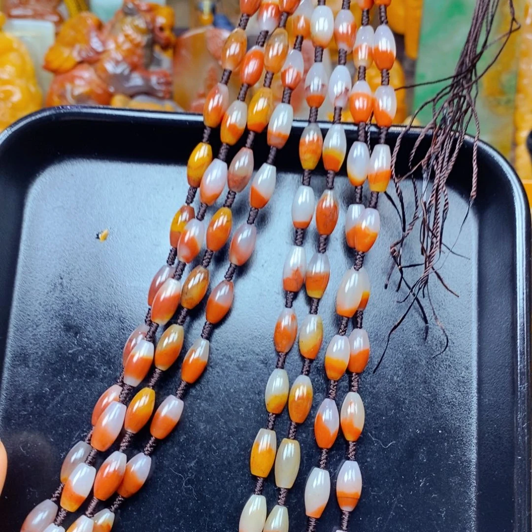 石英质玉（黄龙玉）未镶嵌颈饰