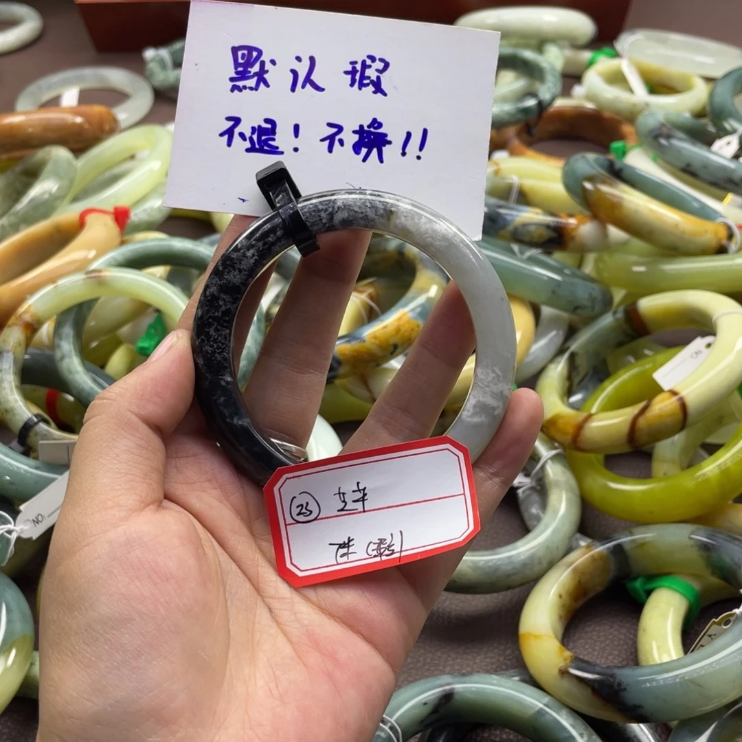 芝***芊蛇纹石玉未镶嵌手镯