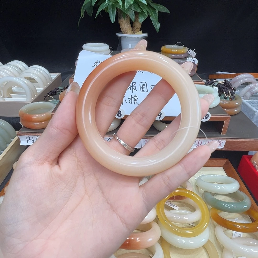 哇***去石英岩玉未镶嵌手镯