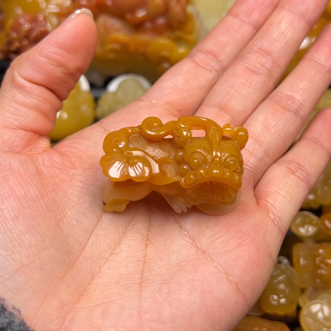 石英质玉（黄龙玉）未镶嵌颈饰