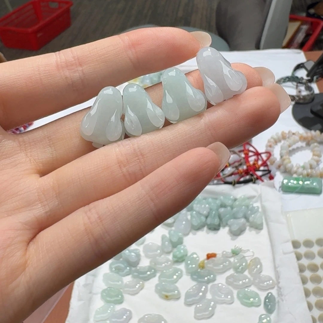 未镶嵌挂件翡翠福利1个，不包邮，拍邮费发货