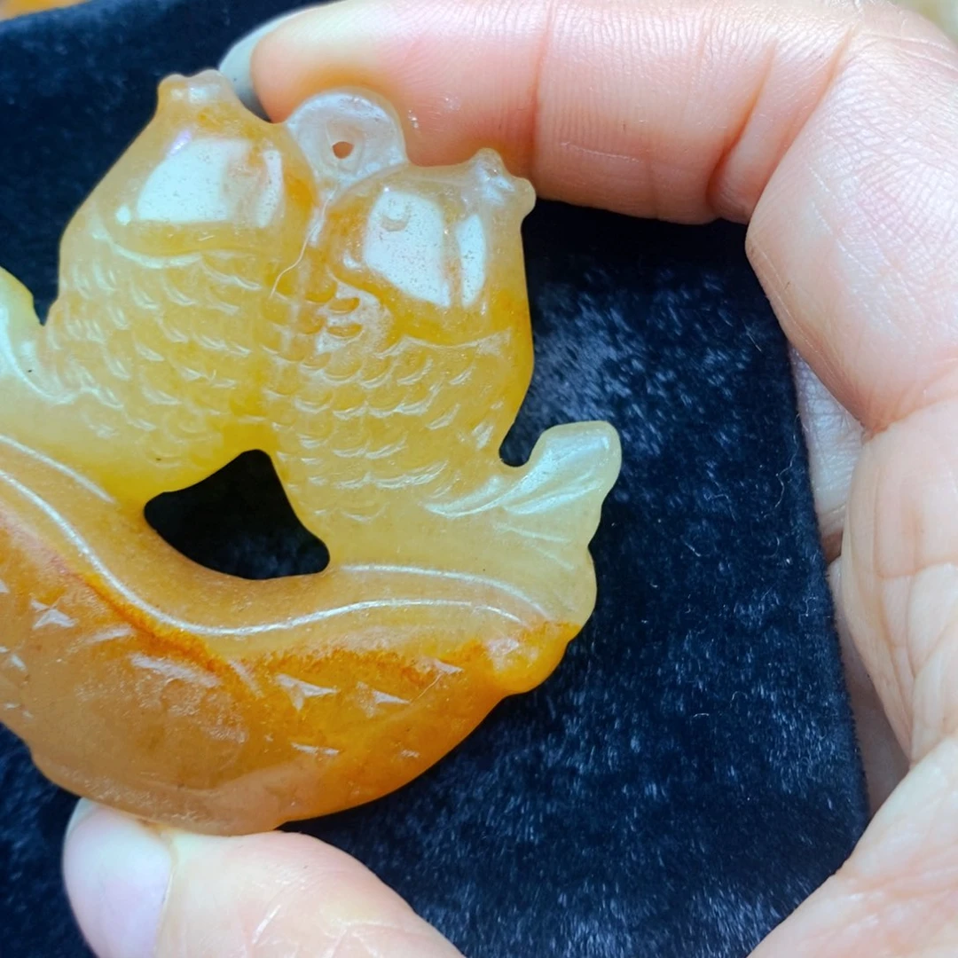 未镶嵌石英质玉（黄龙玉）颈饰