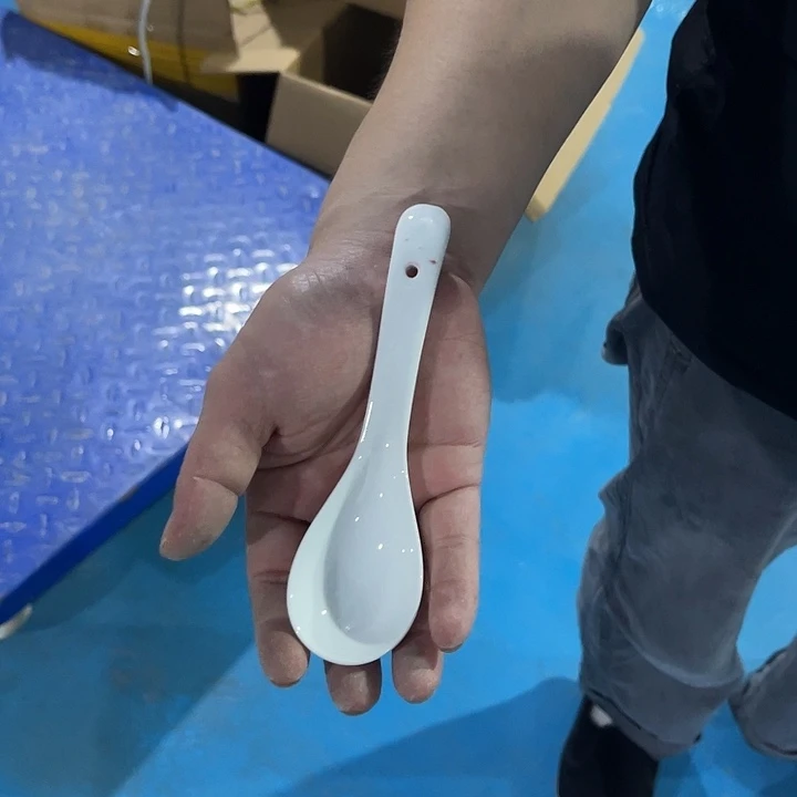 瓷片高白泥小勺十个，微瑕包邮