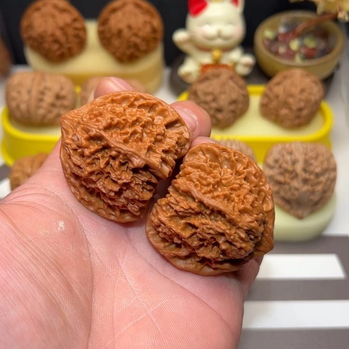 文玩核桃把件45老树白花山