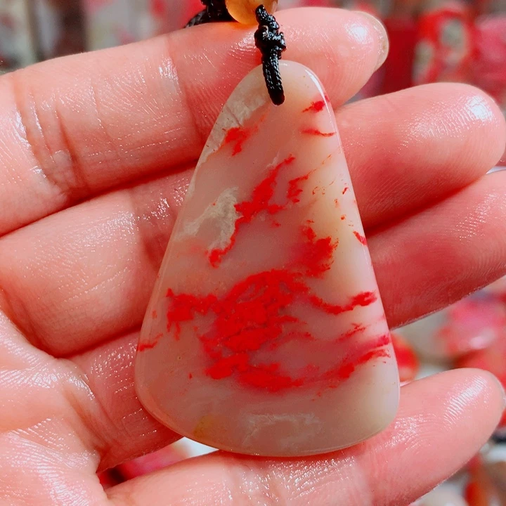 何***子巴林石巴林鸡血吊坠