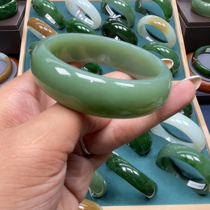 未镶嵌手镯和田玉（碧玉）