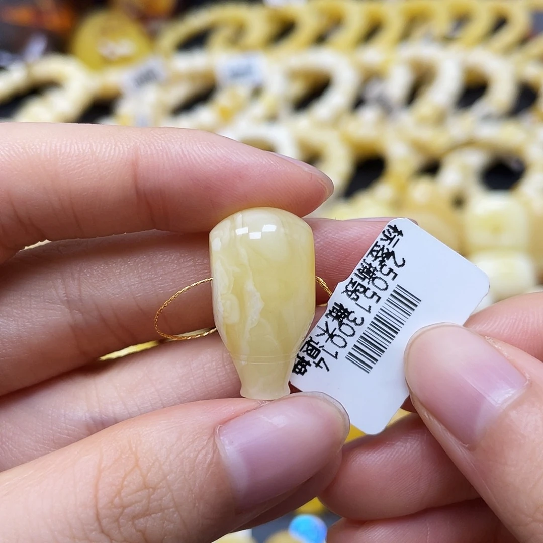 未镶嵌蜜蜡裸石沁色三通12.7✖️11.2✖️23.3mm