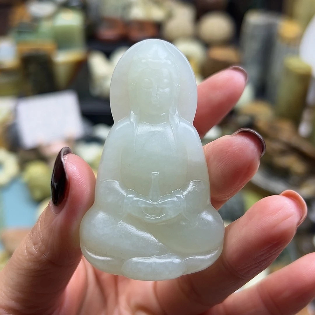 昭***愿岫玉未镶嵌颈饰天青冻观音