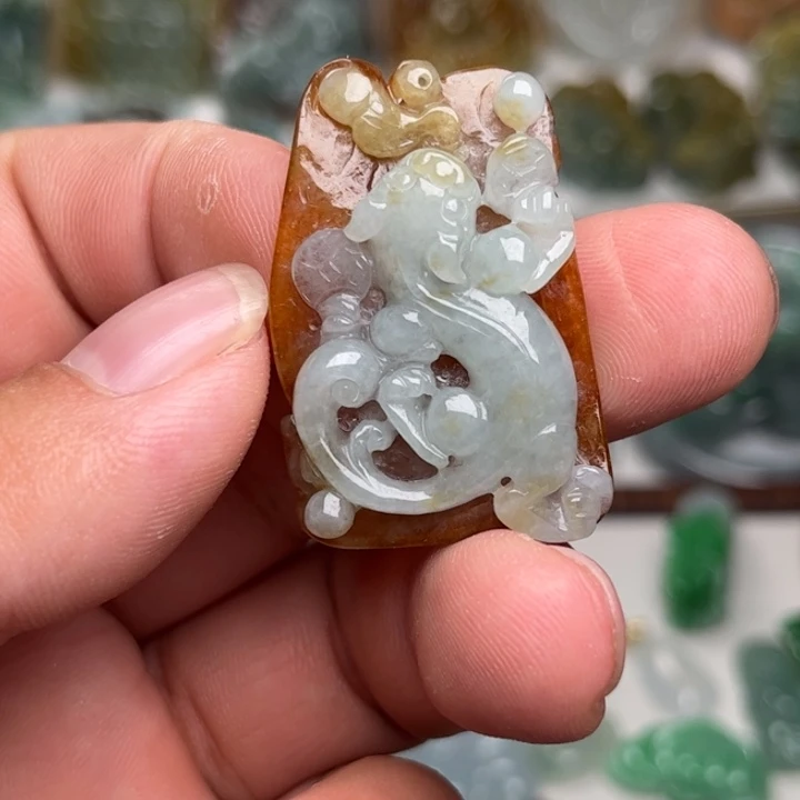 翡翠未镶嵌颈饰貔貅
