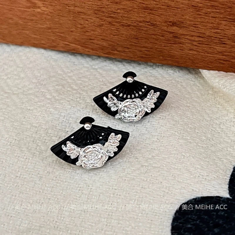 钛钢耳饰 复古宫廷极简风扇形日韩女耳钉镶钻耳饰复古可爱1697