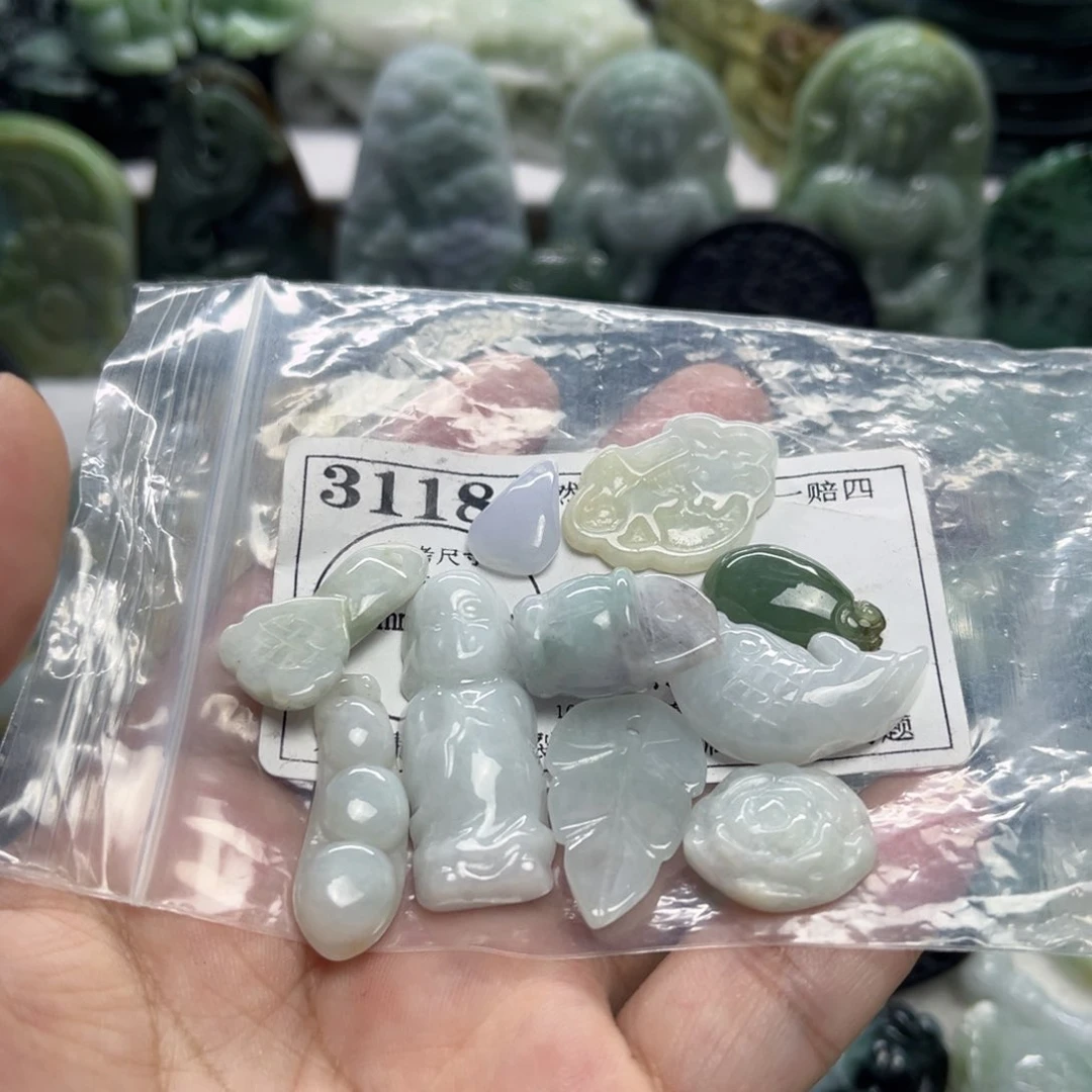 翡翠未镶嵌颈饰3118