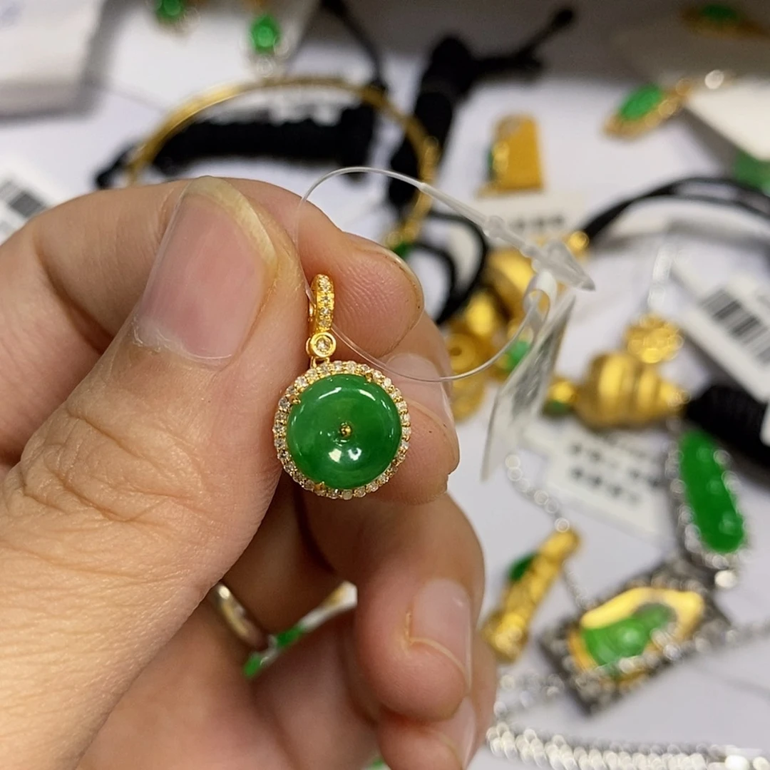 【闪购商品】18K金镶嵌戒指翡翠四*吊坠