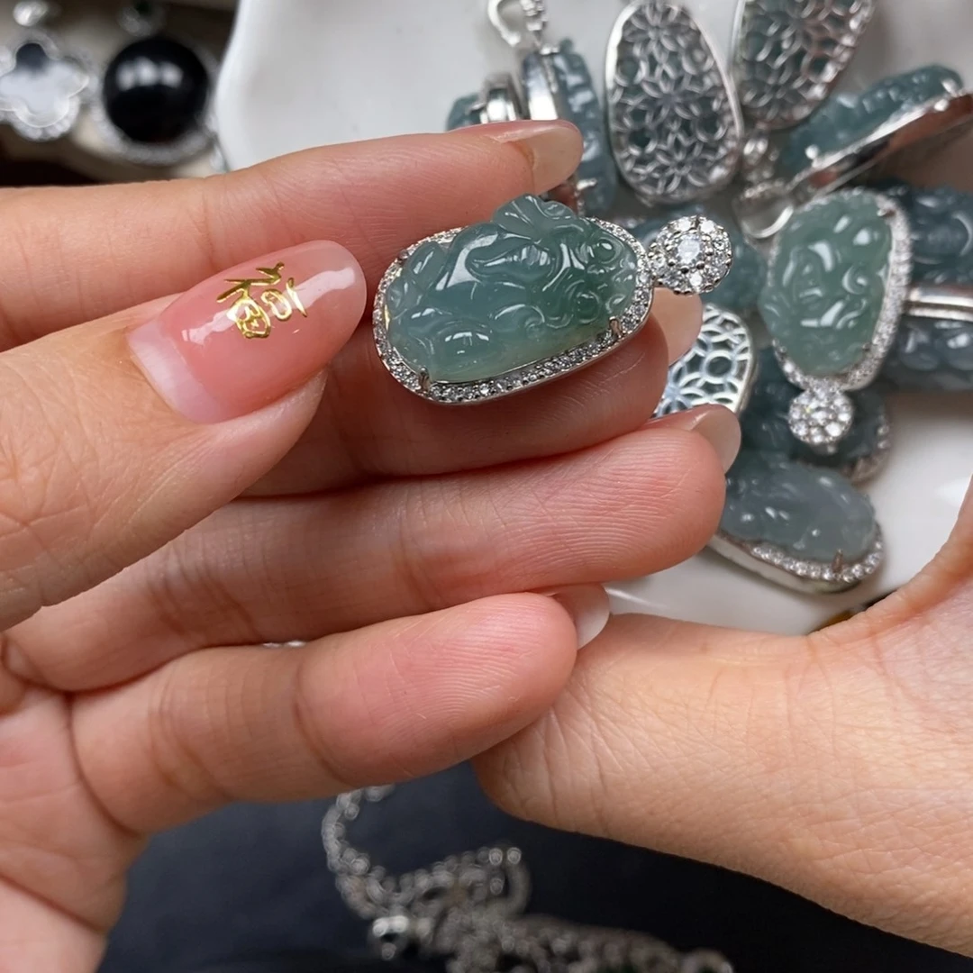 翡翠颈饰未镶嵌翡翠