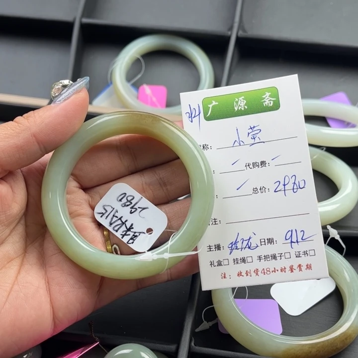 未镶嵌手镯和田玉小*玲珑美镯53