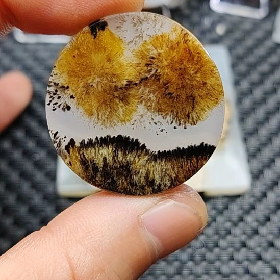 坦***然玛瑙/玉髓未镶嵌颈饰