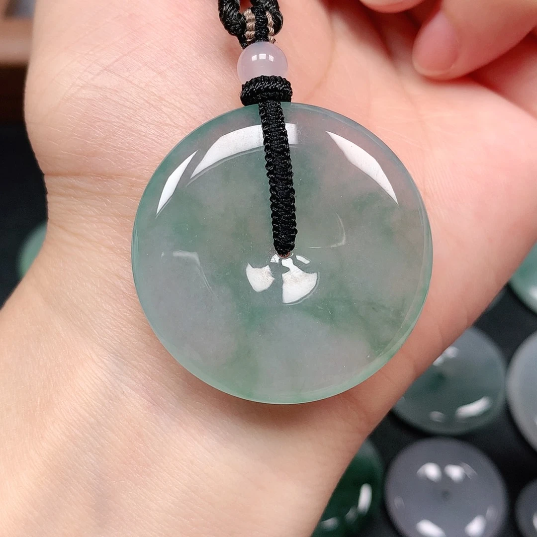 翡翠未镶嵌颈饰平安扣