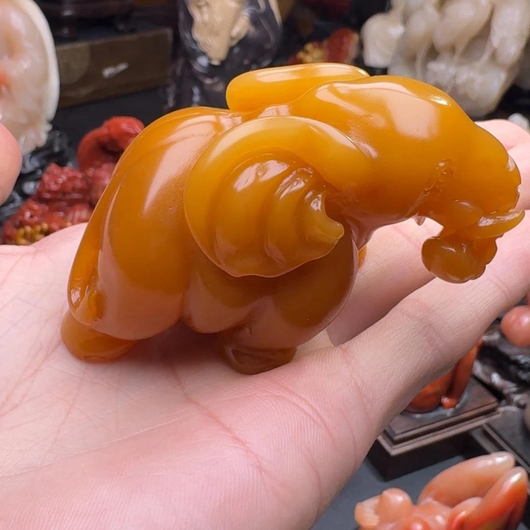 田黄石手工艺作品 巧色巧雕