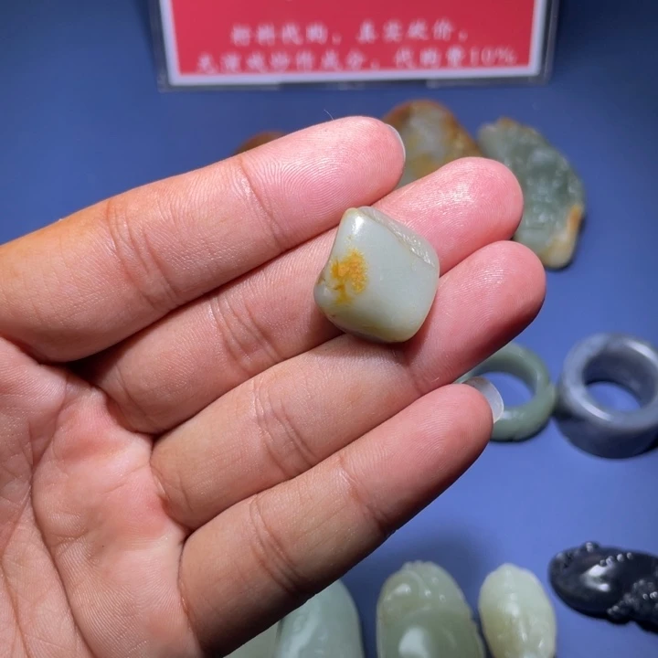 和田玉未镶嵌颈饰昨*