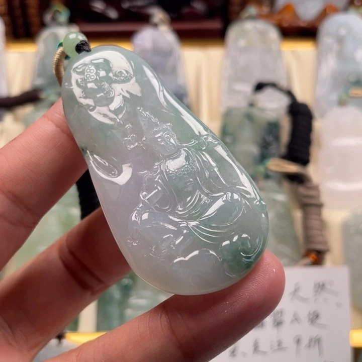 颈饰未镶嵌翡翠观音