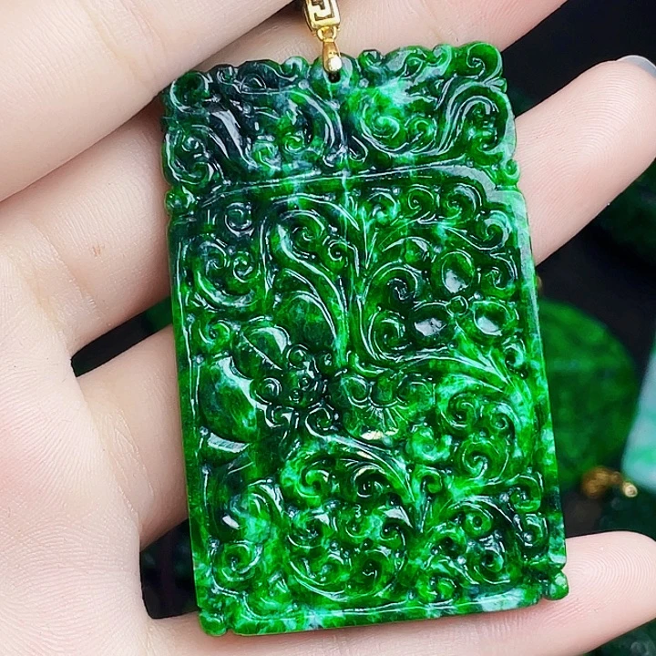 翡翠18K金镶嵌颈饰多样性