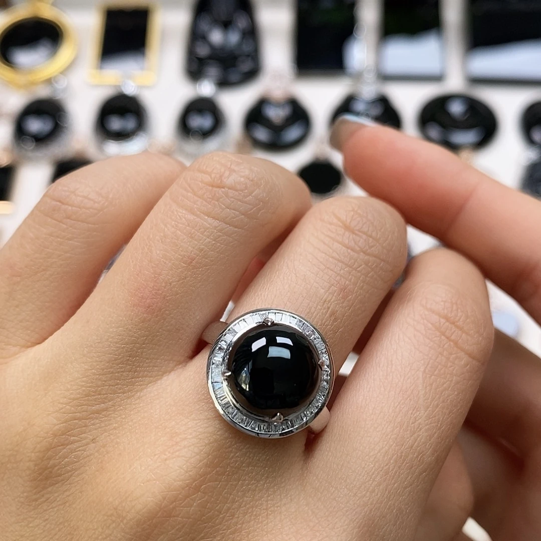 翡翠18K金镶嵌戒指