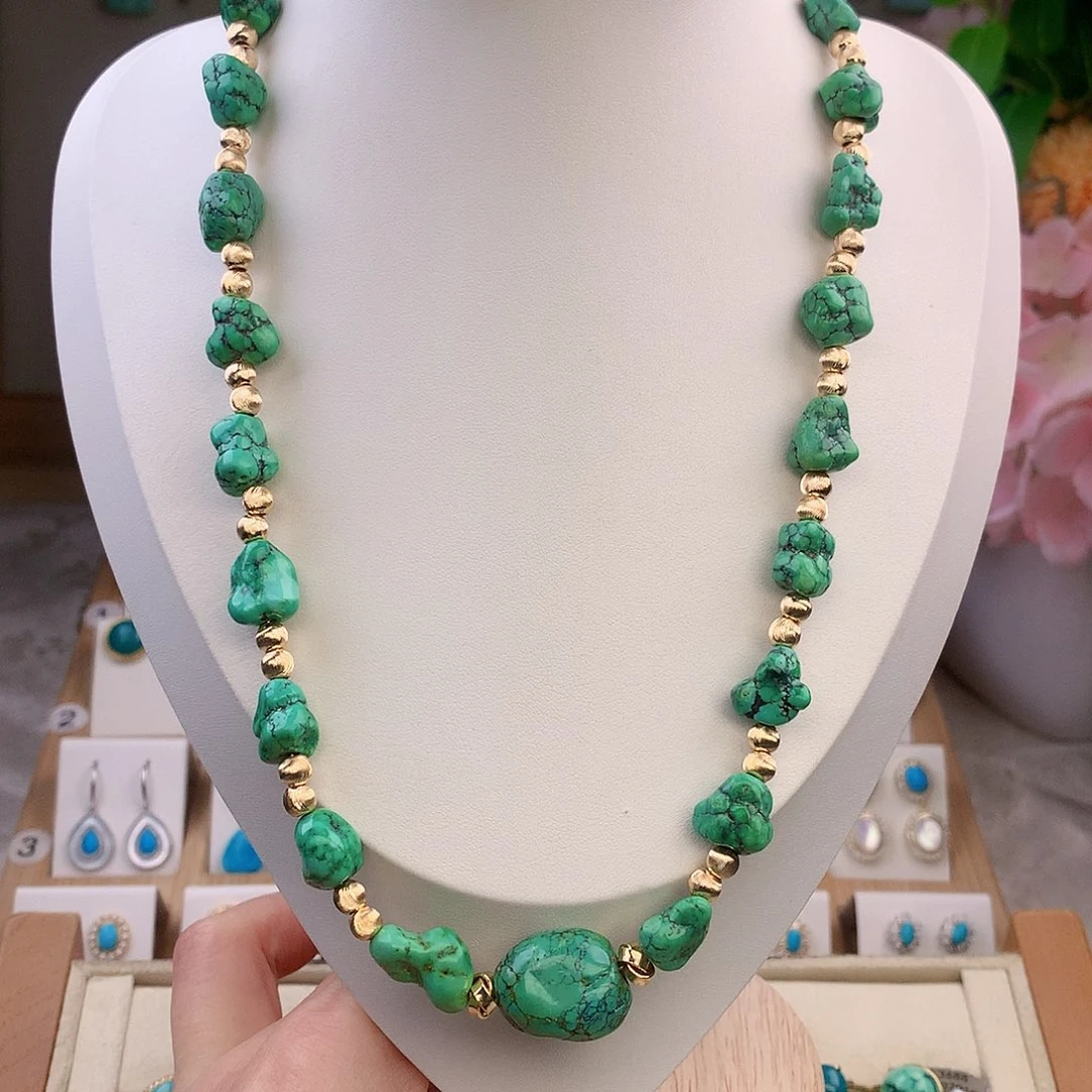 绿松石未镶嵌颈饰