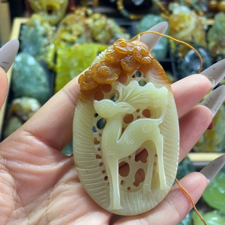 蛇纹石玉足铂镶嵌颈饰