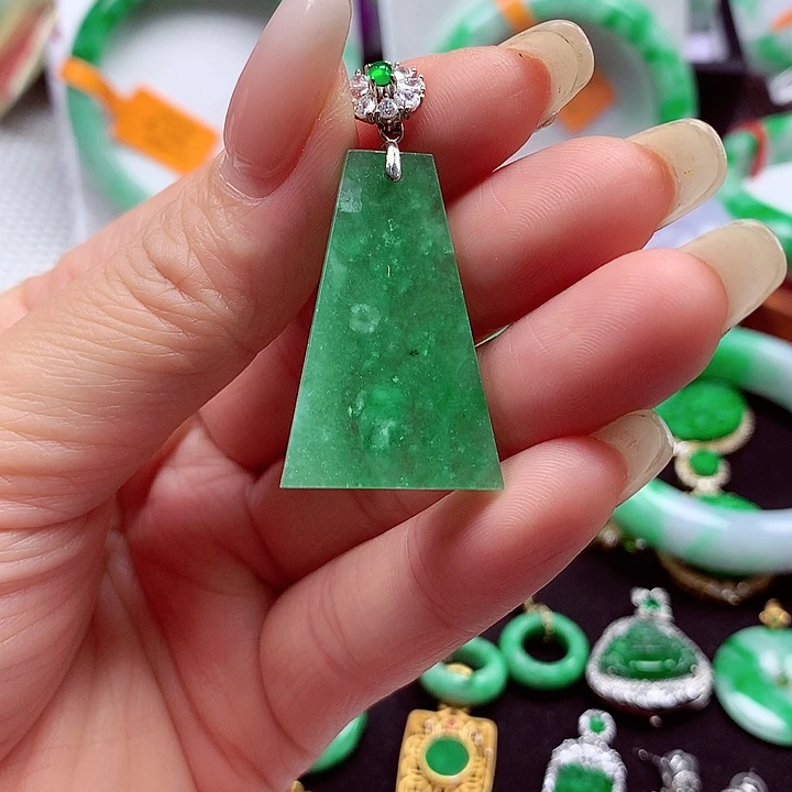 翡翠银S925镶嵌颈饰翡翠