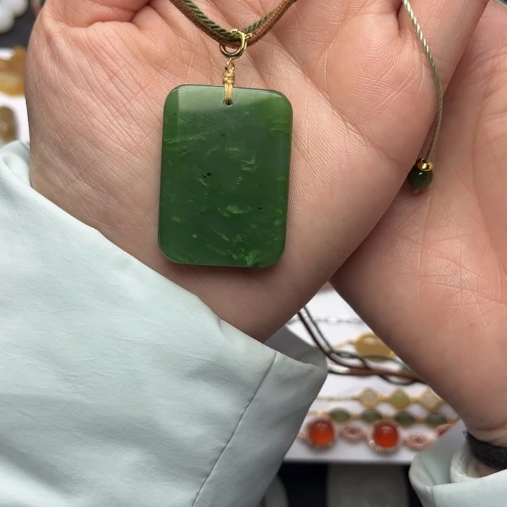 和田玉未镶嵌颈饰无事牌