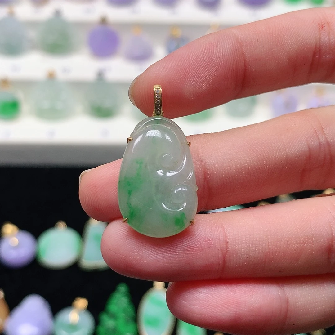 颈饰18K金镶嵌翡翠翡翠吊坠