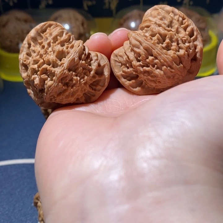 把件文玩核桃凹底三角白