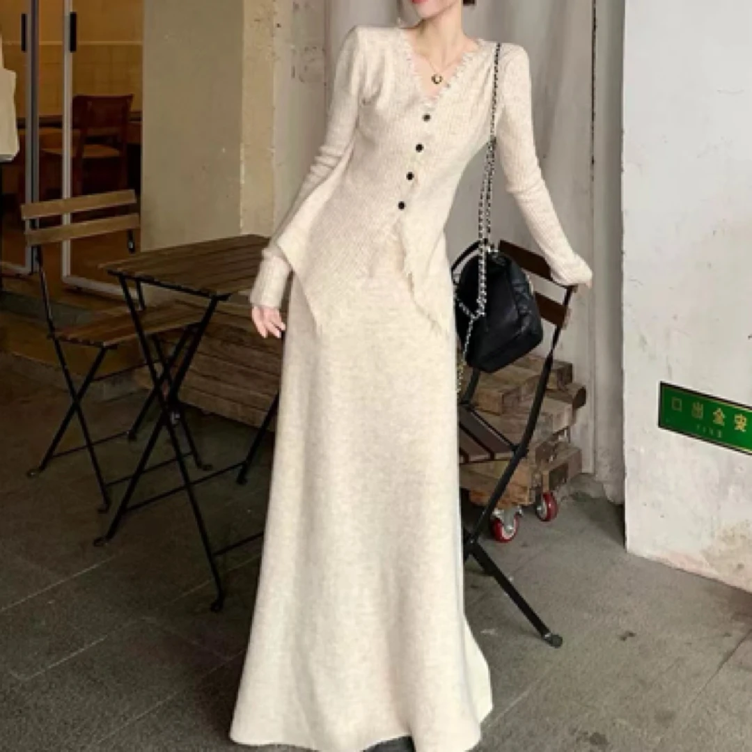 仙女入秋一整套短流苏V领长袖针织开衫搭配高腰半身长裙两件套潮