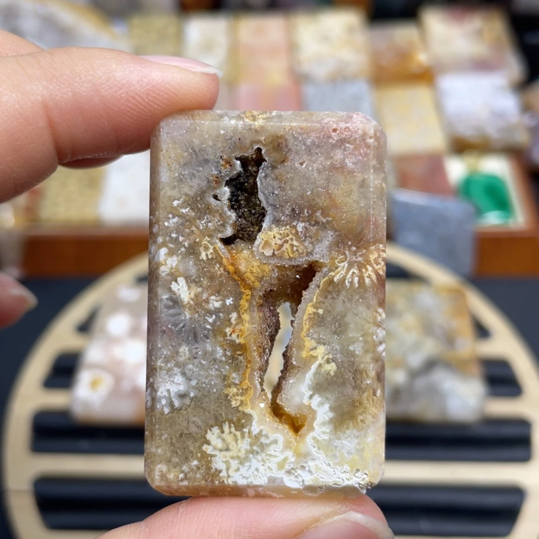 硅化玉未镶嵌颈饰k35