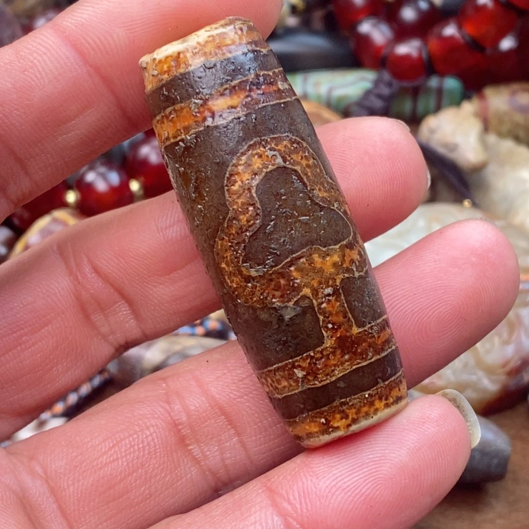 DIY琉璃珠子的颜色是蓝色的