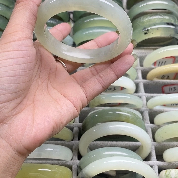 蛇纹石玉未镶嵌手镯113