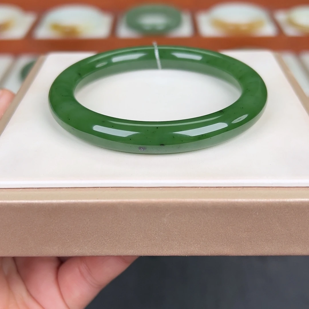 和田玉未镶嵌手镯碧玉