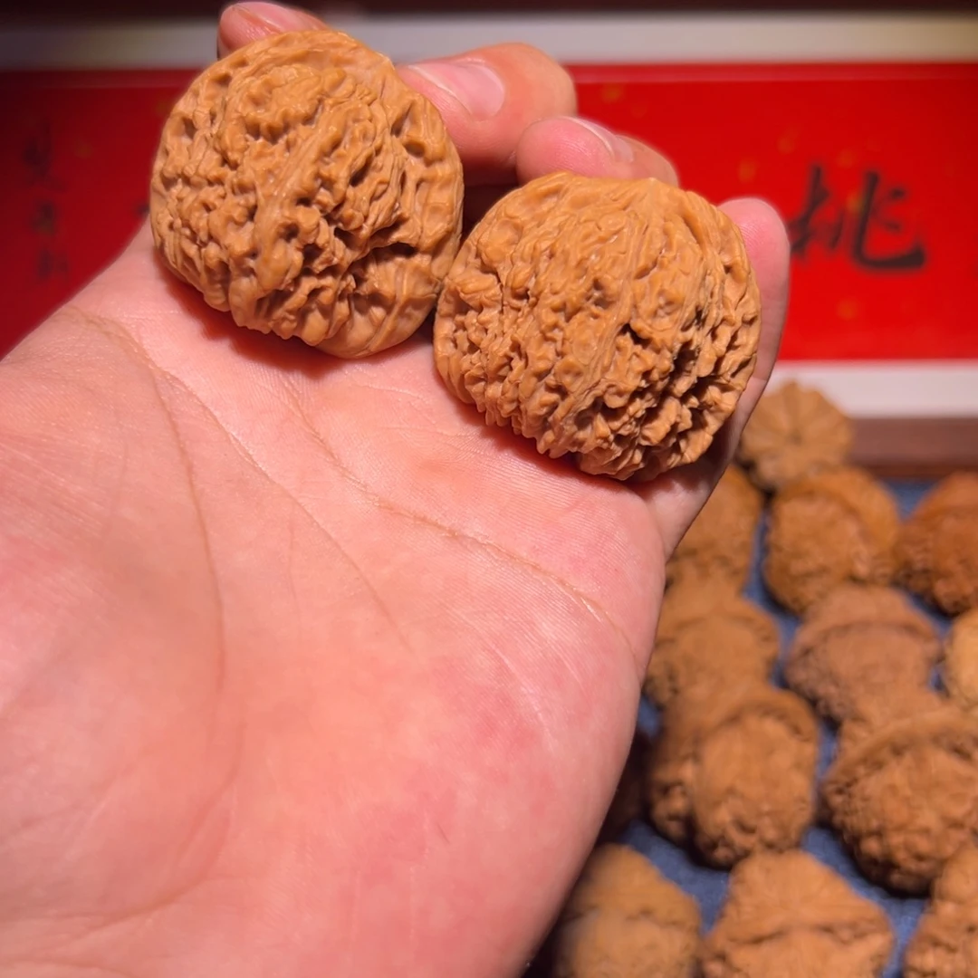 吊坠文玩核桃40全品红皮南疆，大粗愣子，