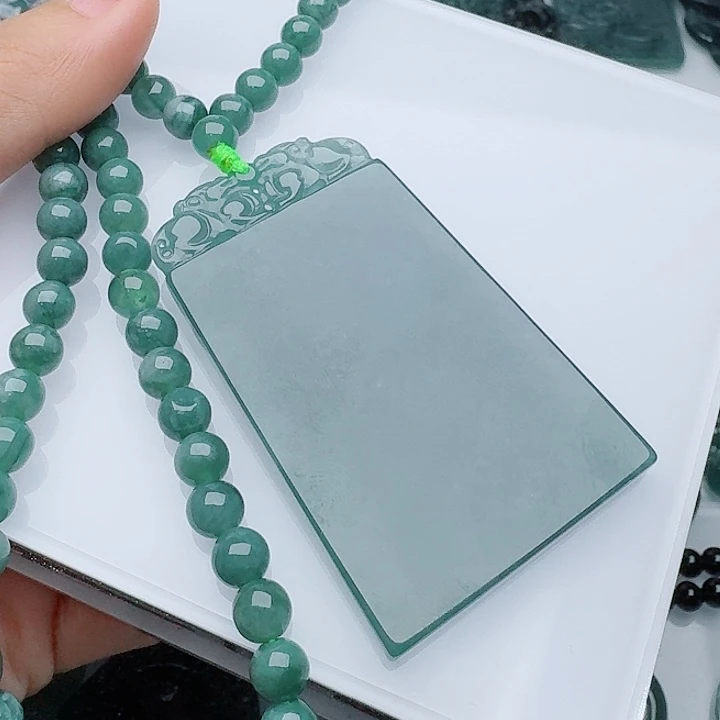 翡翠未镶嵌颈饰多样性发其一