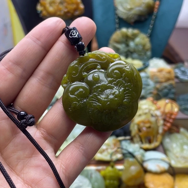 蛇纹石玉合金颈饰