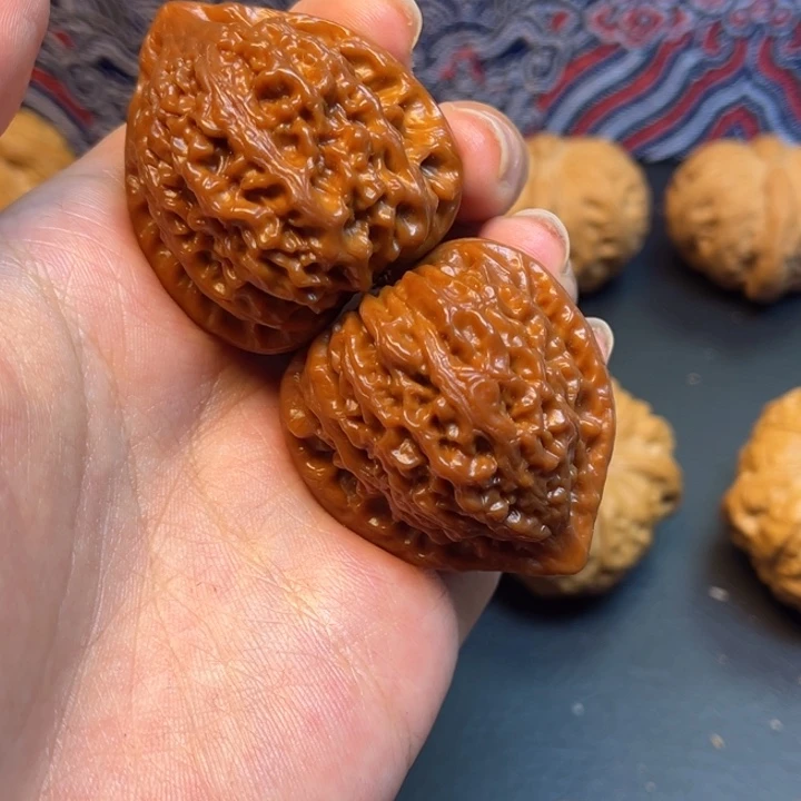 新***视吊坠文玩核桃金牛