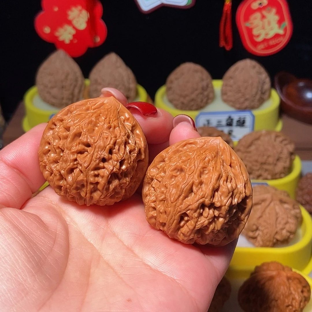 文玩核桃吊坠水龙纹
