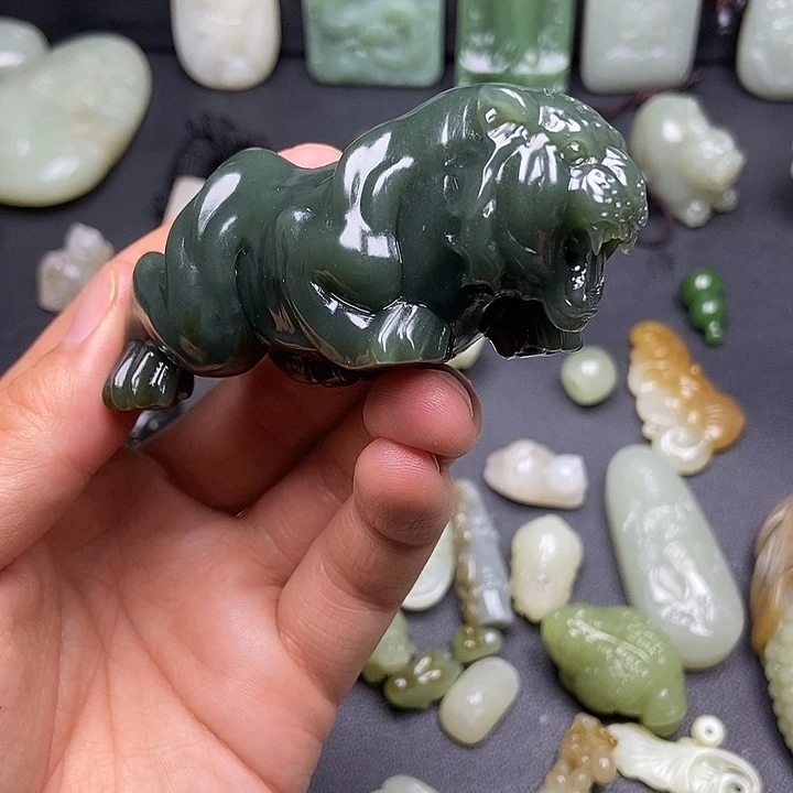 未镶嵌和田玉挂件